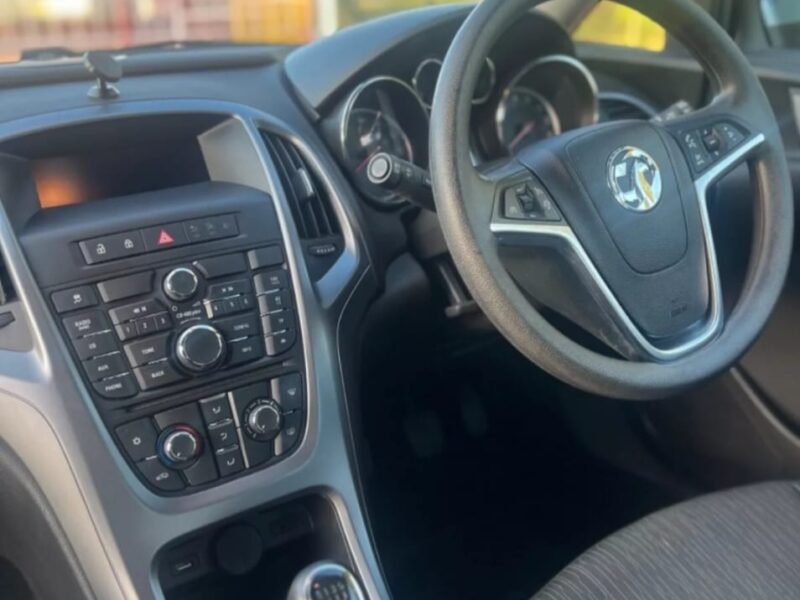 VAUXHALL ASTRA 1.6 2015